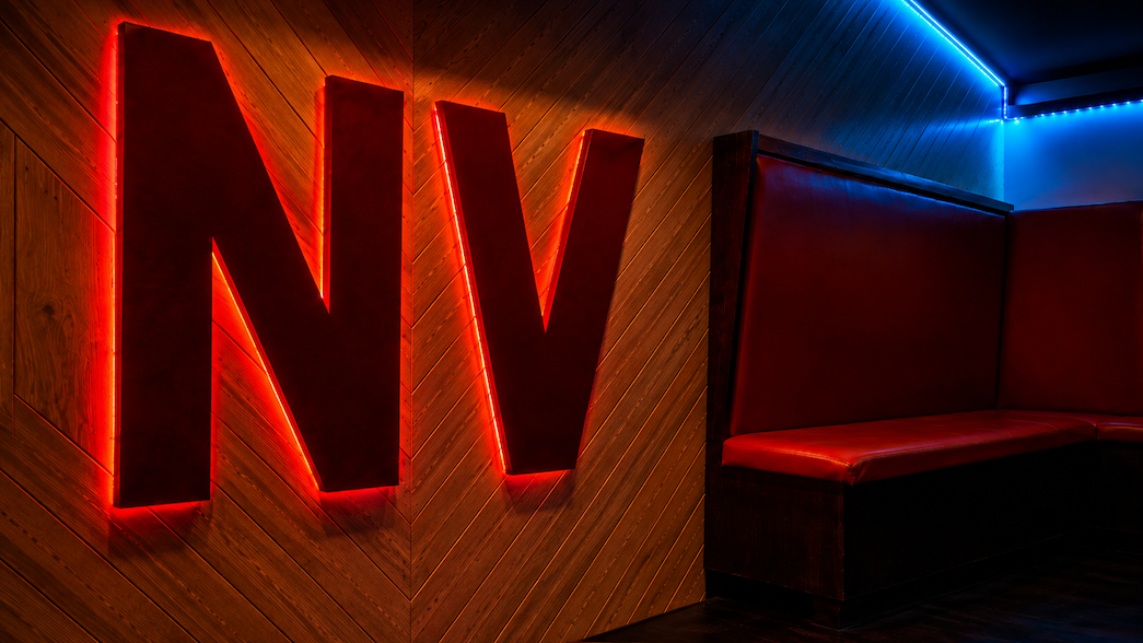 ENVE Lounge Nassau: Deveaux Street's Day-to-Night Spot