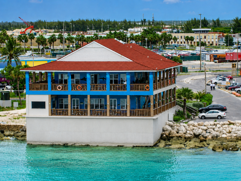 Pier One Restaurant Freeport: Dinner with Sharks in The Bahamas
