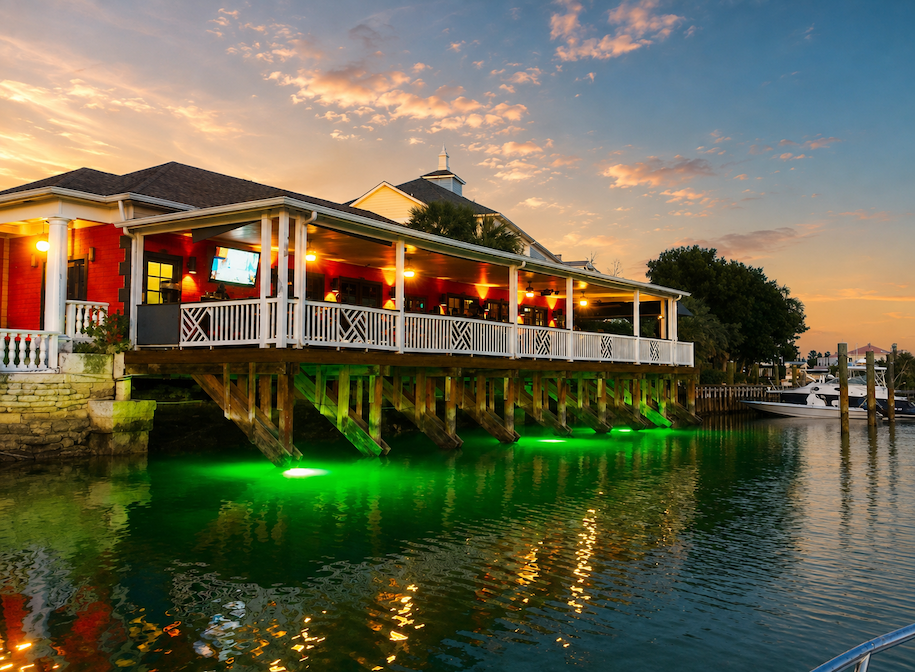 Twisted Lime: Sandyport's Waterfront Sports Bar in Nassau